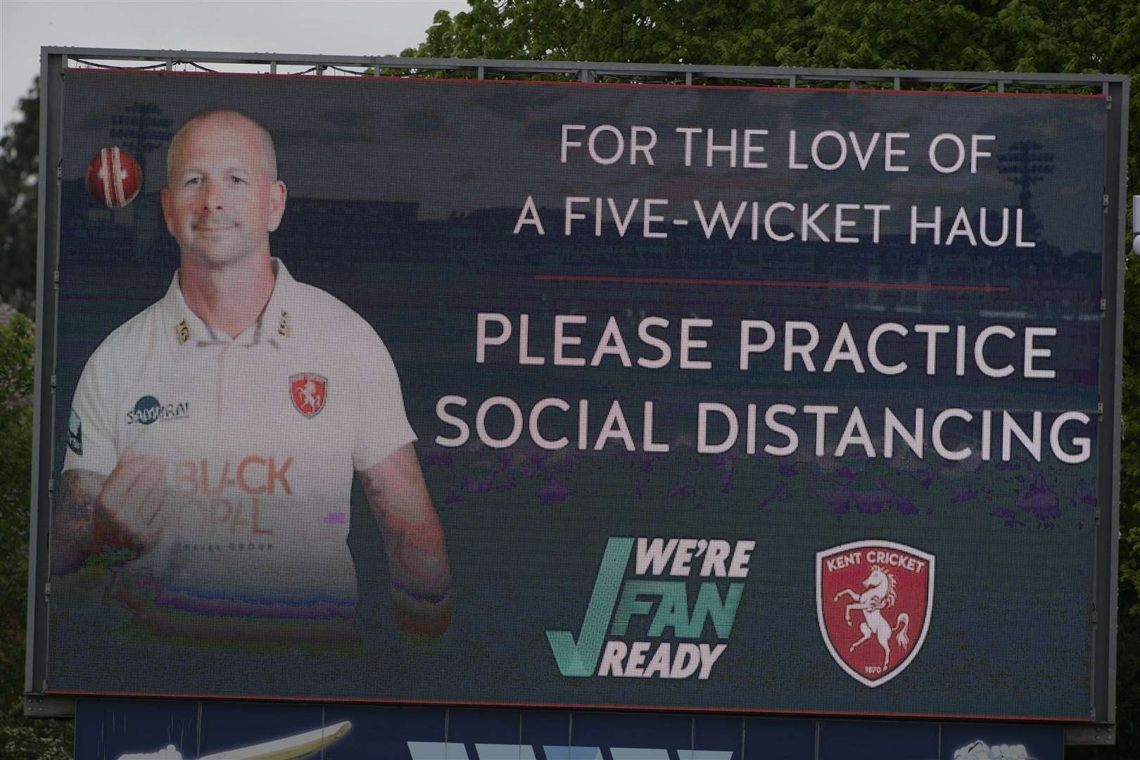 Darren Stevens had this message for Kent spectators on the big screen. Picture: Barry Goodwin (47380268)