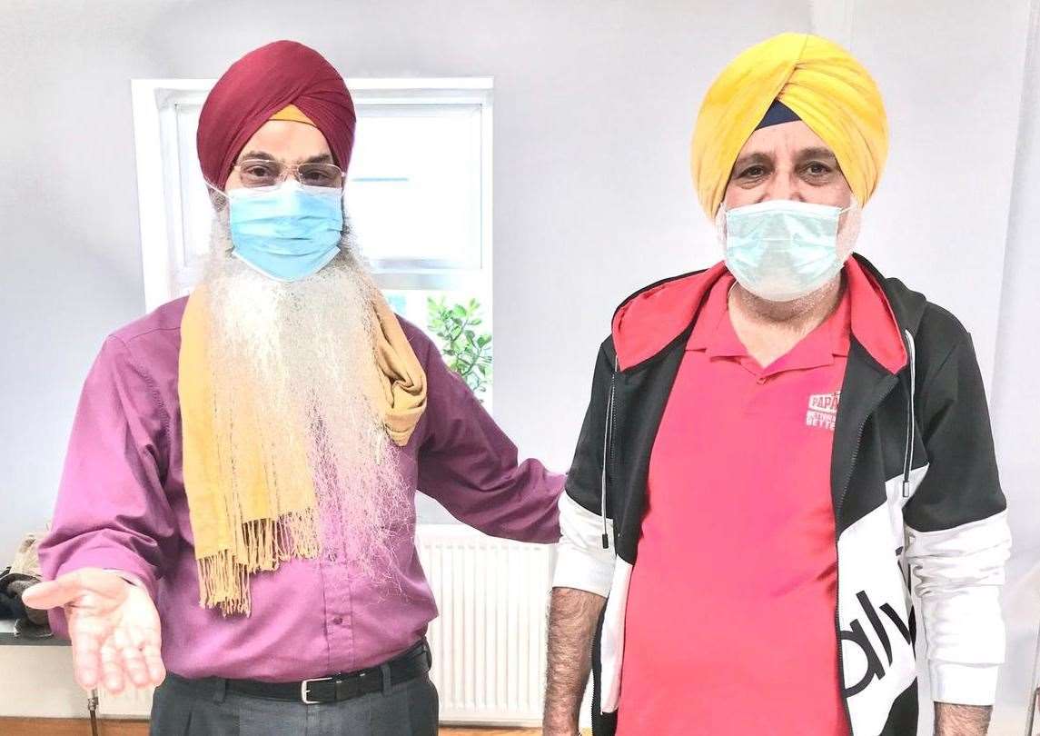 Kulwant Jhita and Harjinder Pannu with meals for hospital staff
