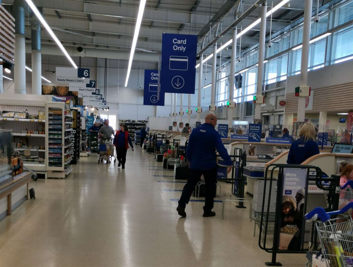 The large card-only signs at the checkouts in Tesco Extra