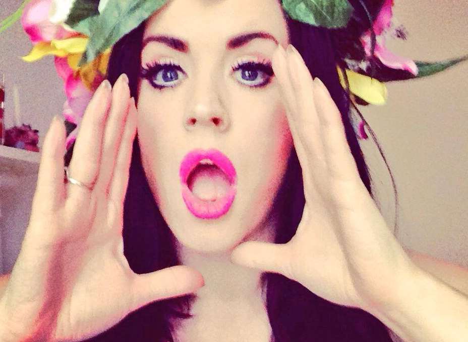 Katy Perry tribute act Suzy O'Neill has taken to twitter to vent her anger at Aldi