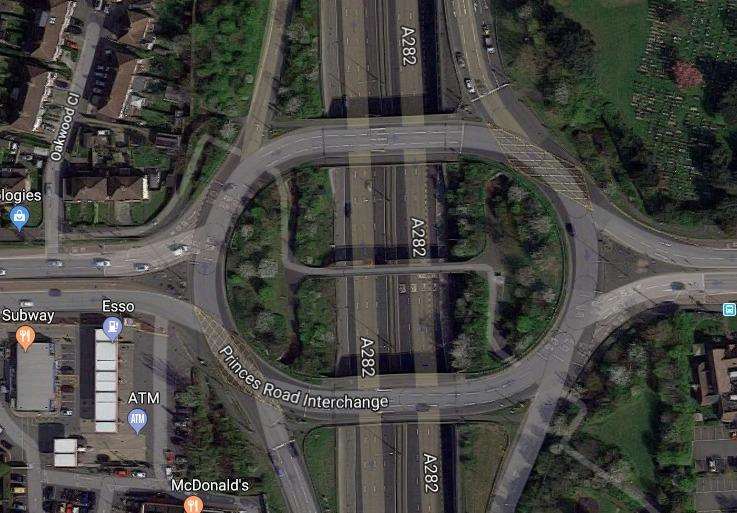 Blue Star roundabout, Dartford (2443661)