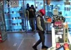 A gang member steal items from the shop while the manager tried to stop the rest entering