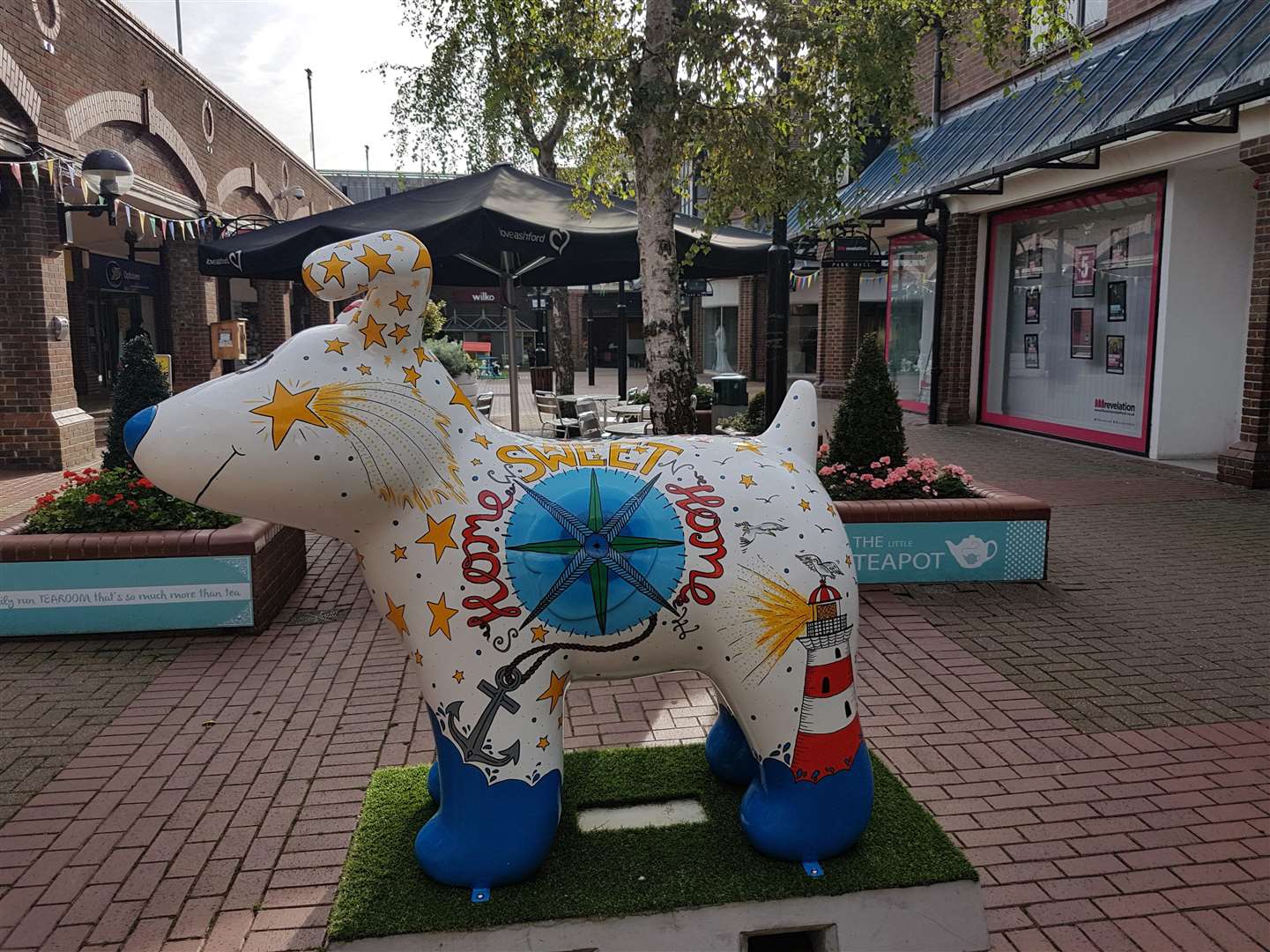 Bark Kent, the Kentish Express' Snowdog, enjoying the sun in Park Mall
