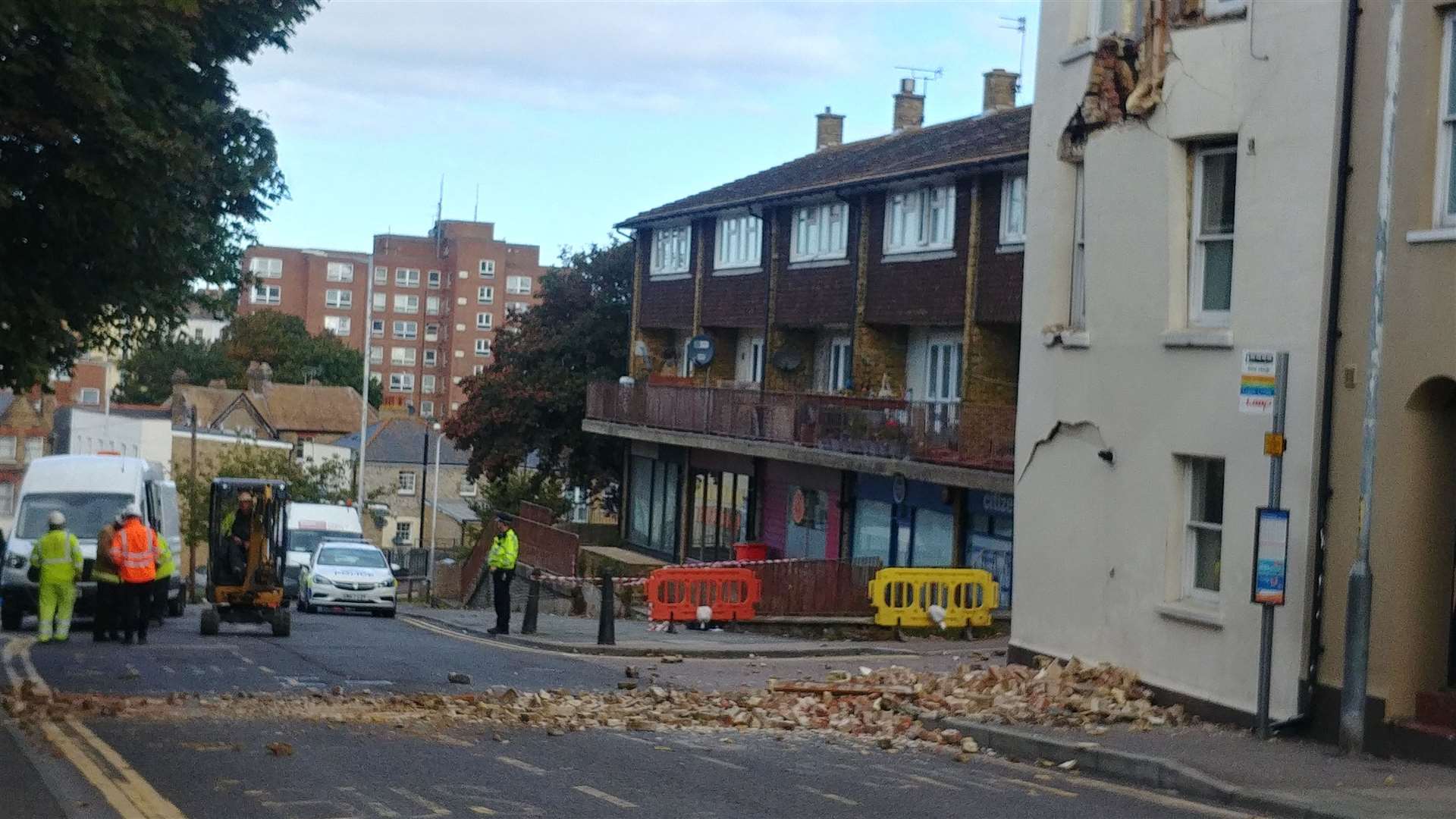 Emergency services sealed off the street for safety reasons. (16955066)