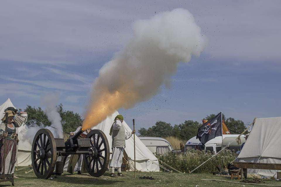 Sheppey Pirates cannon-firing. Photo: James Medhurst (3431970)