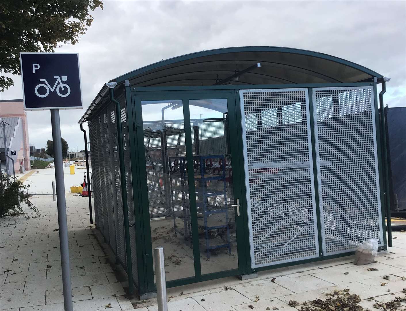 Enclosed bicycle storage at the station