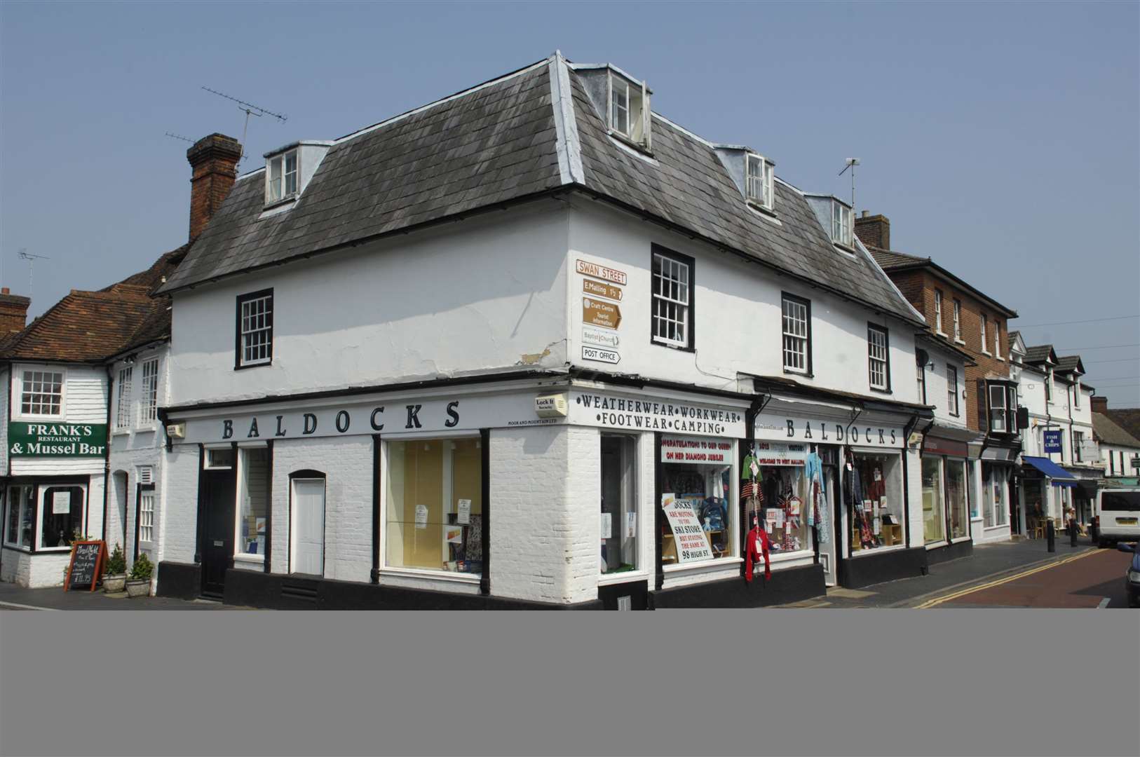 Baldocks outdoor store in 2005. The building is now occupied by the Soles with Heart and Dressed by Dee