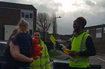Tillie was presented with the dinosaur by bin men (5721031)