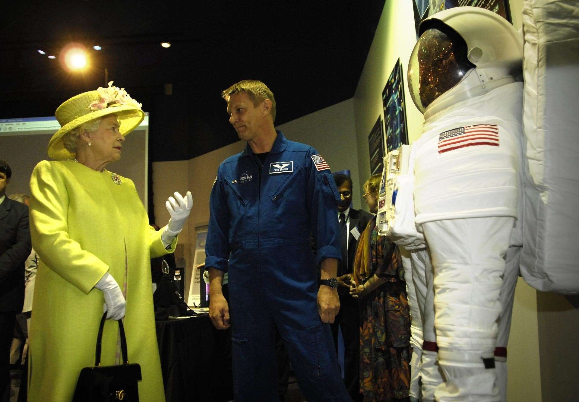The Queen meets Piers Sellers at the Goddard Space Flight Centre in 2007. Picture: Nasa