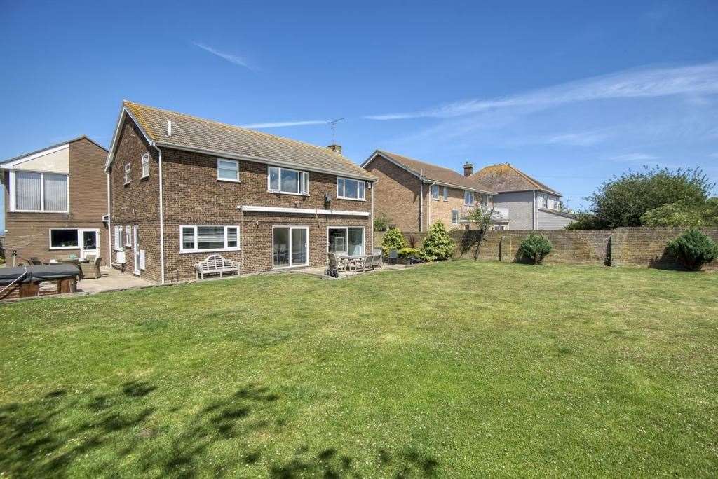 Many houses in the Lees community feature extra large lawns. Photo: Zoopla