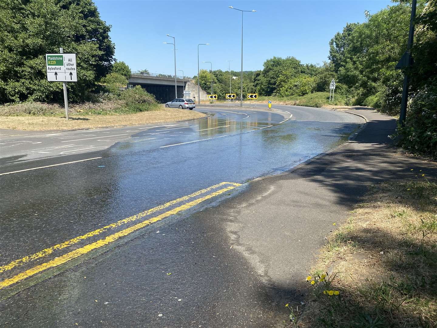 Leak in Sandling Lane, Maidstone