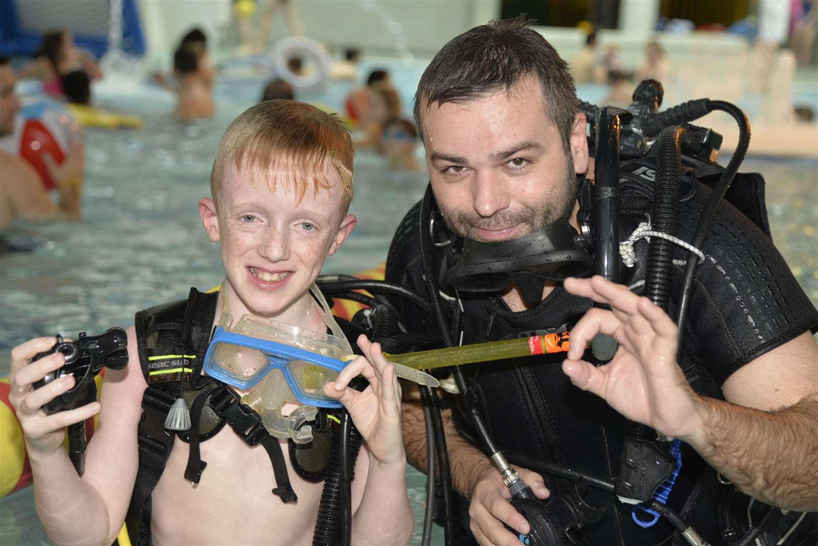 Alfie Smithe , 11, has a diving lesson with Chris Pearson