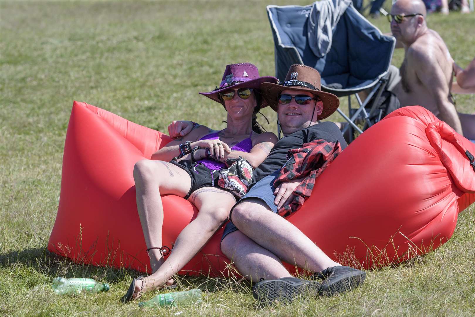 Fans enjoy the sunshine. The 2018 Ramblin' man Fair at Mote Park, Maidstone..Picture: Andy Payton. (2802948)