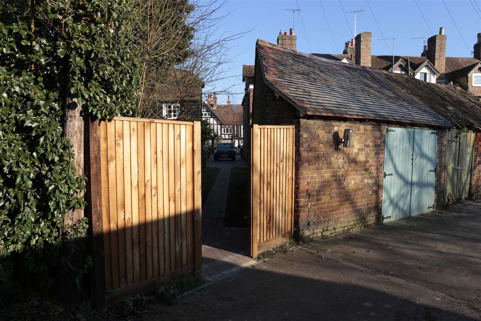 The rear view of the alleyway as it is today