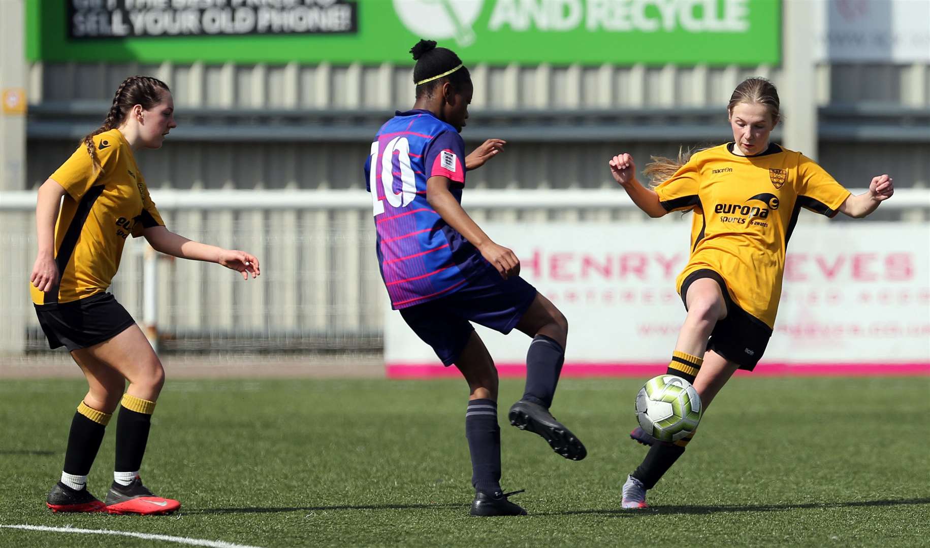 Maidstone United under-16s (amber) double up against Danson Sports. Picture: PSP Images