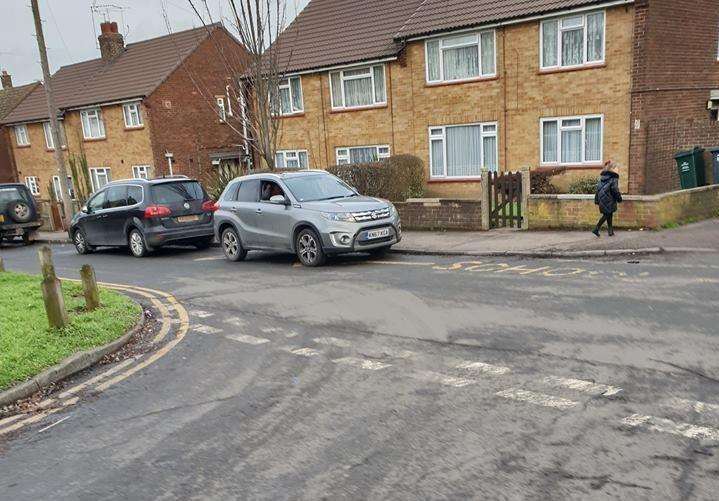 Parents have complained about the amount of 'bad parking' near schools. (7090728)