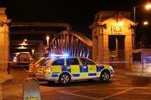 Police close Rochester Bridge