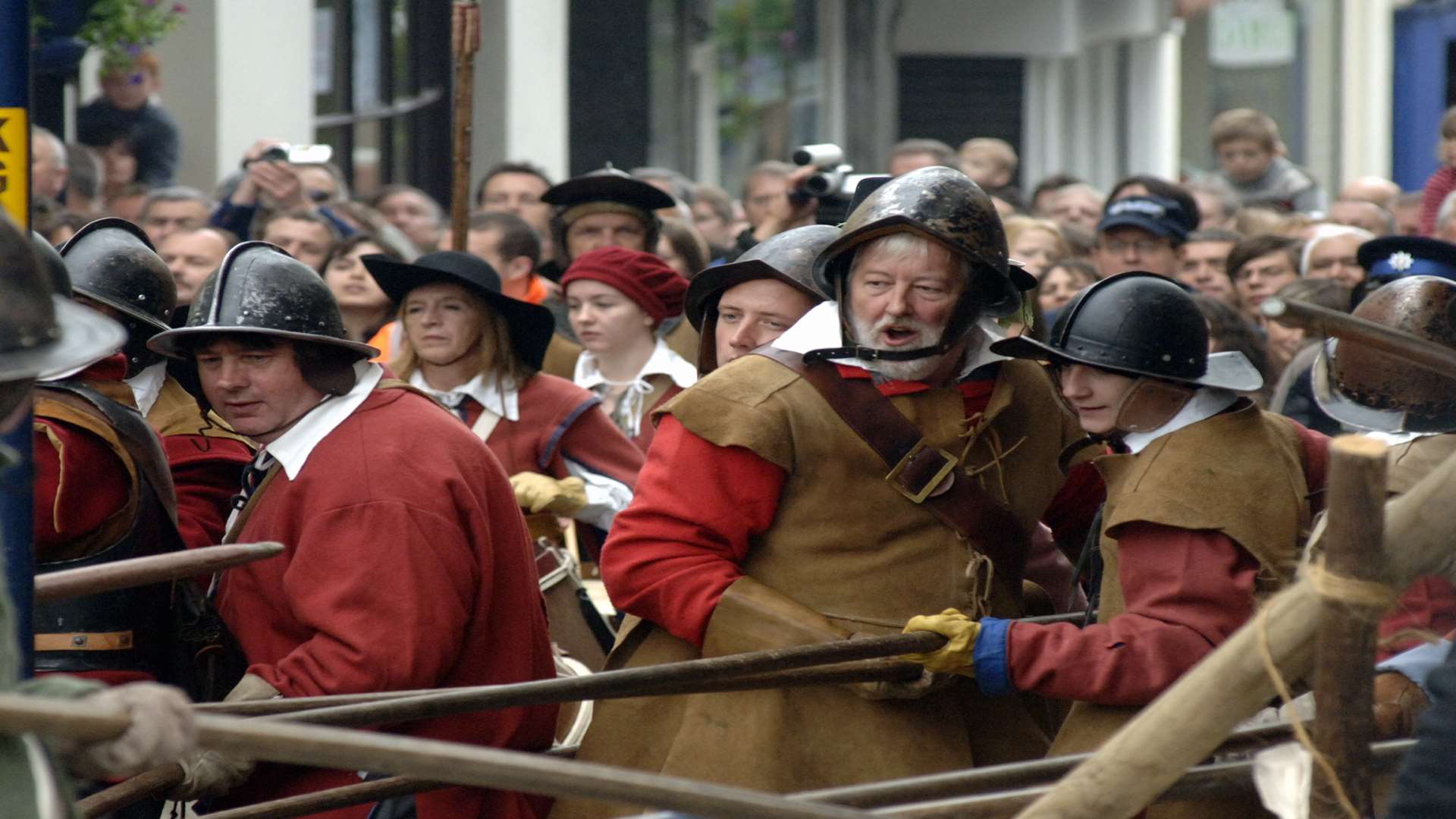 The Parliamentarians break through the Royalists barricade at the top of Gabriels Hill during the re-enactment of the Battle of Maidstone in 2008. Picture John Wardley