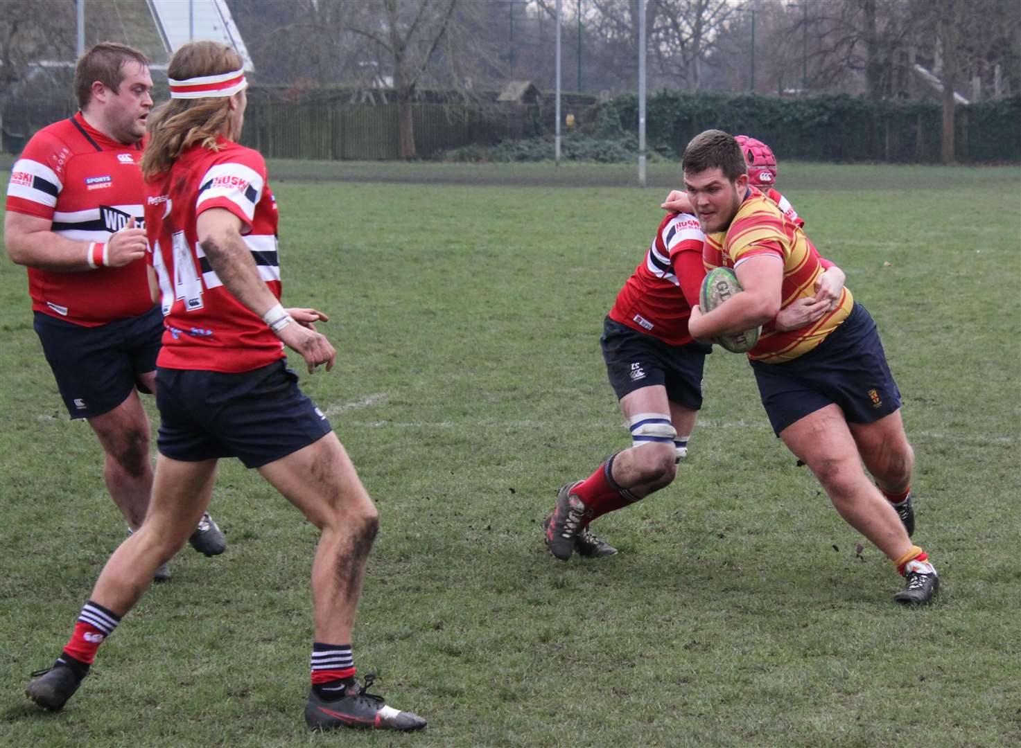 Medway try to break free against Hammersmith & Fulham. Picture: Paul Wardzynski (54297760)