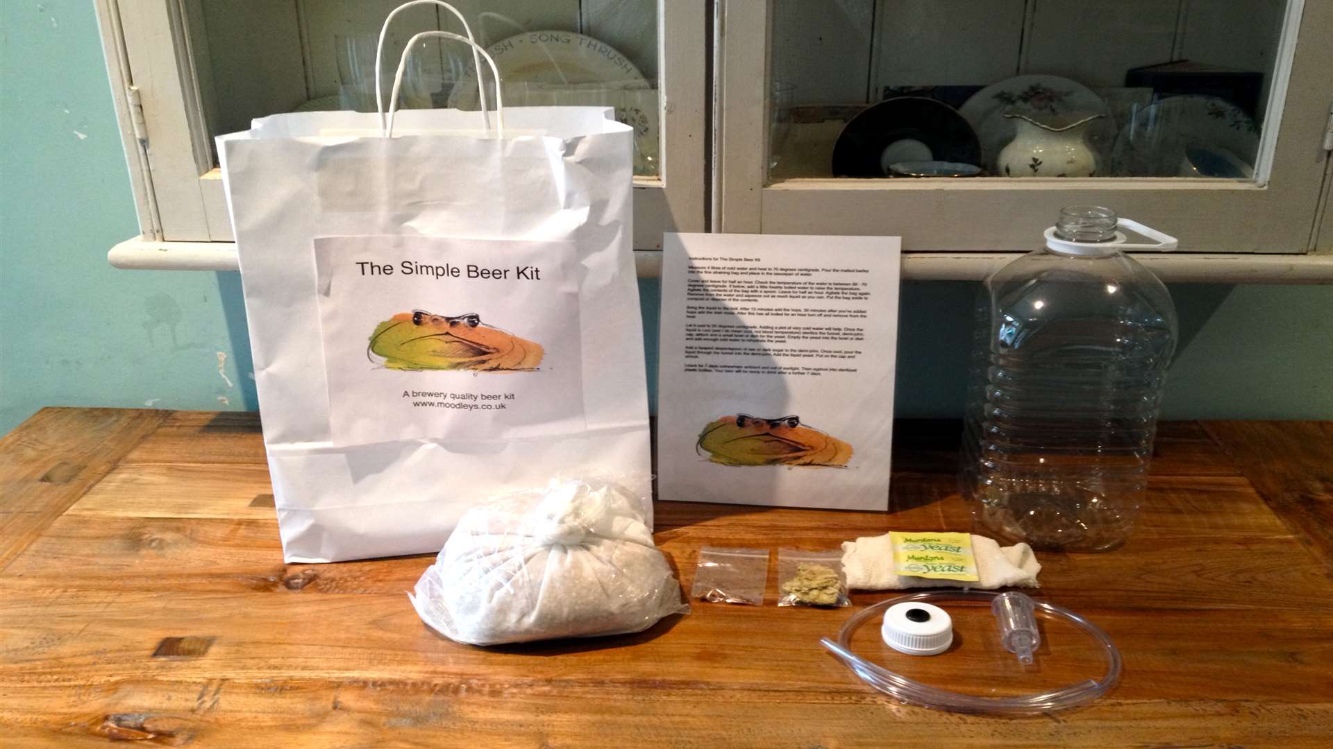The simple beer making kit can be used by anyone even with no prior brewing experience