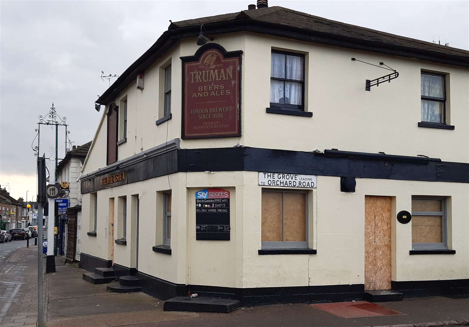 The Wheatsheaf pub in Swanscombe High Street has sat vacant for some time