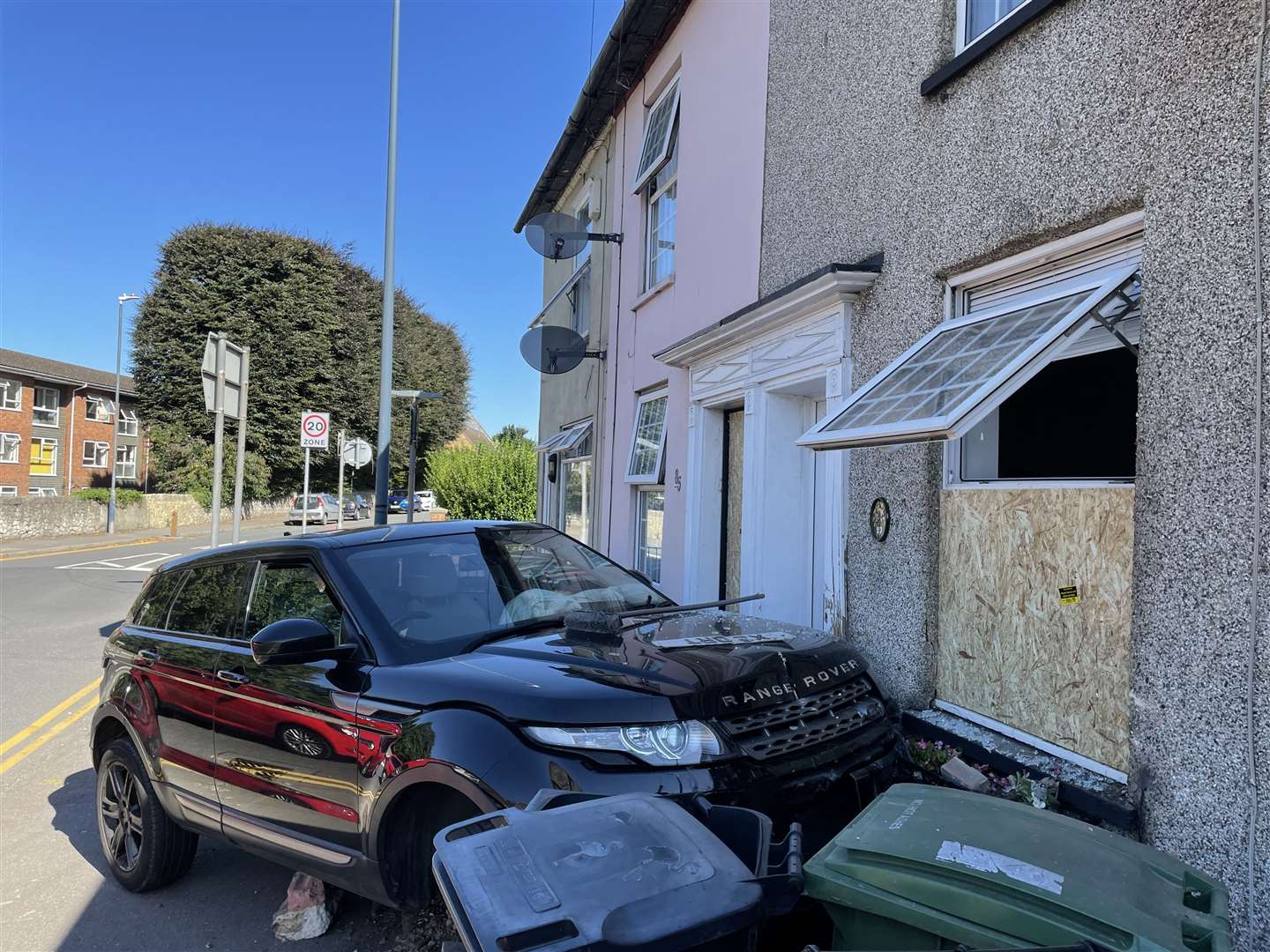 A suspected drunk driver has been arrested after a Range Rover ploughed into homes in Lower Boxley Road, Maidstone (62408412)