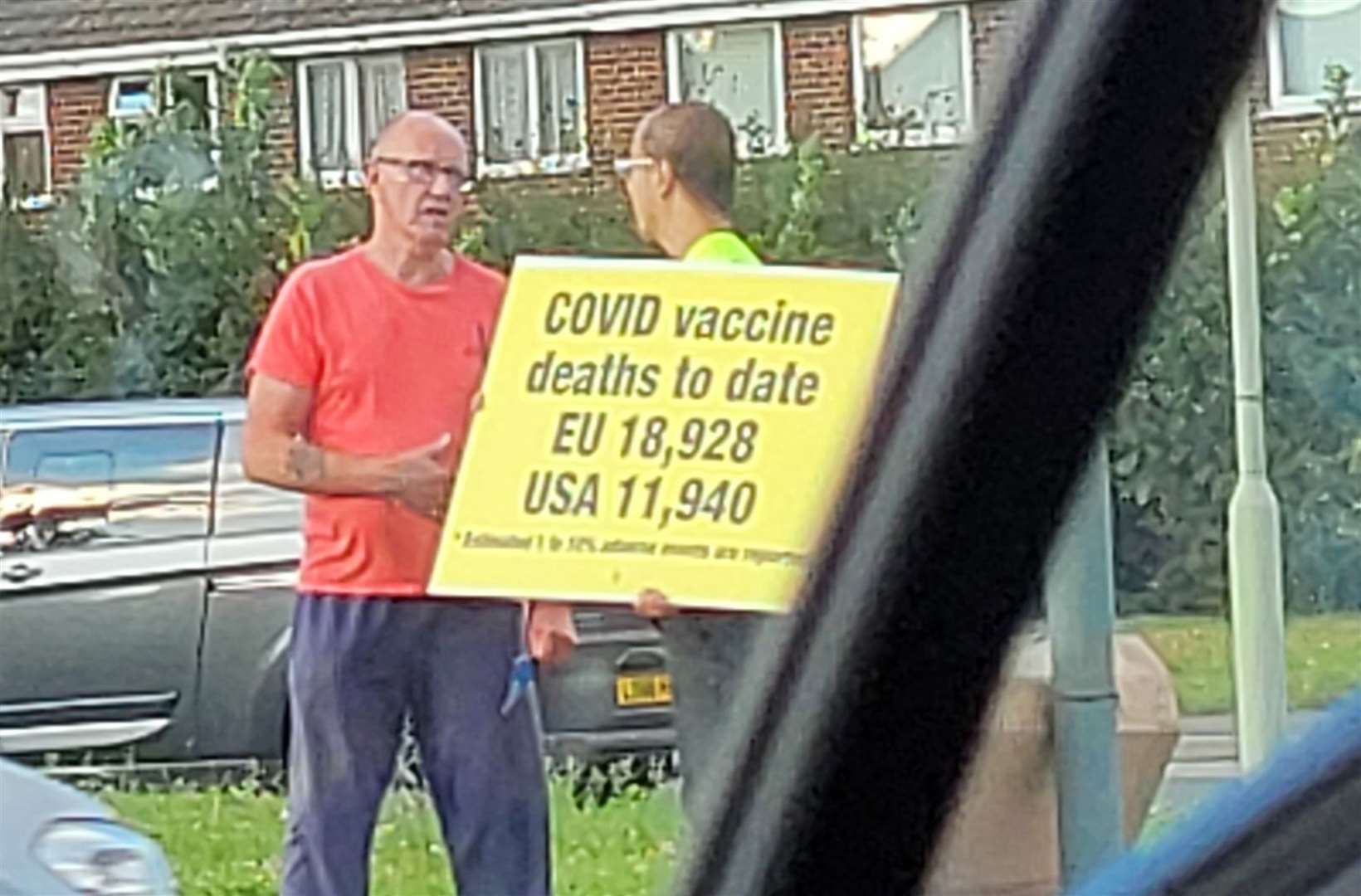 Anti-vaxxers in Chart Road, Ashford, yesterday evening (51127496)