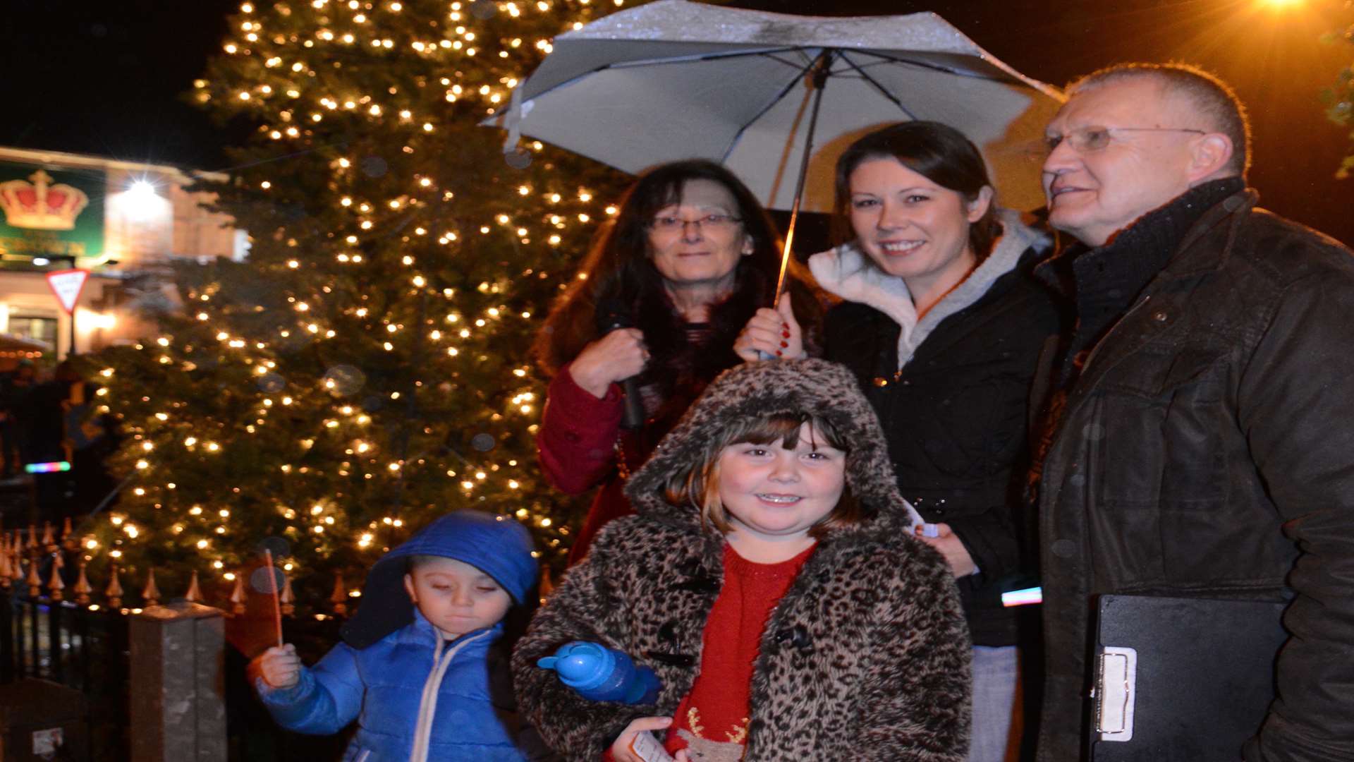 Mayor of Tenterden Cllr Pam Smith, Cllr Ken Mulholland with Kelly Saunders and her children Daisy-Mae and Beau. Picture: Gary Browne