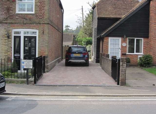 The front of the alleyway alongside 1 Smarts Cottages in Bearsted, as it is today
