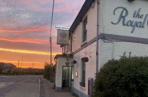 The Royal Oak in Blean Common was blessed with a beautiful sunset on the evening The Apprentice and I made our visit
