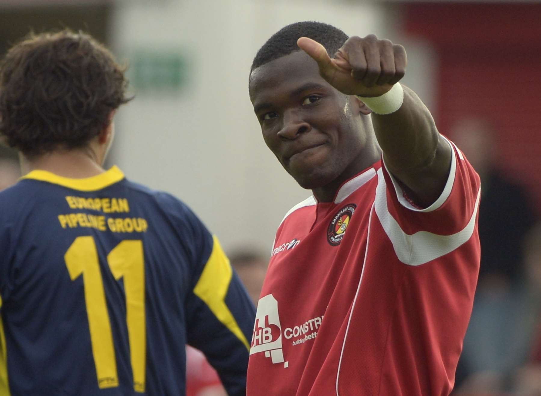 Anthony Cook acknowledges the Ebbsfleet supporters Picture: Andy Payton