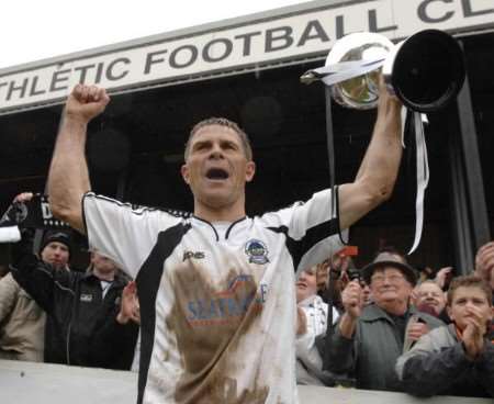 Andy Hessenthaler celebrates winning the Ryman League Division 1 South trophy