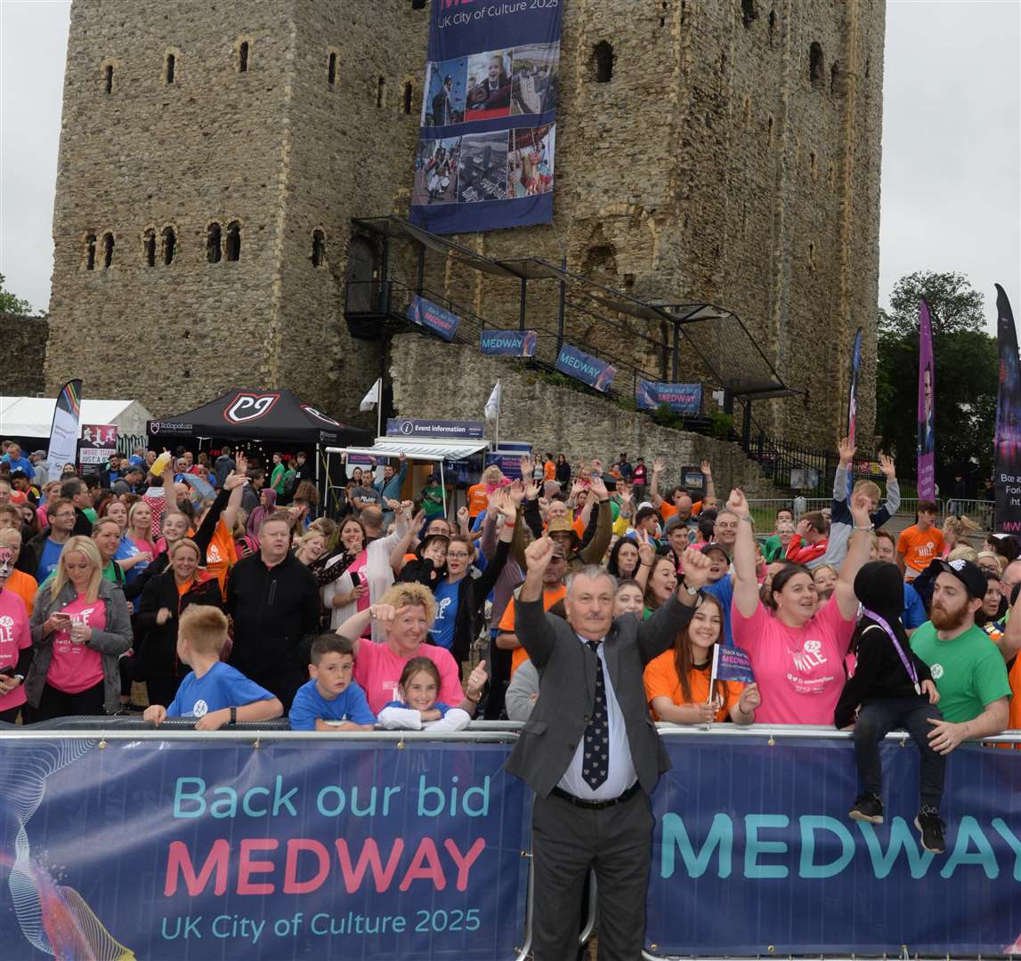 Council leader Cllr Alan Jarrett announces Medway's bid to be the UK City of Culture at the Medway Mile event at Rochester Castle on Friday evening. Picture: Chris Davey. (14049735)
