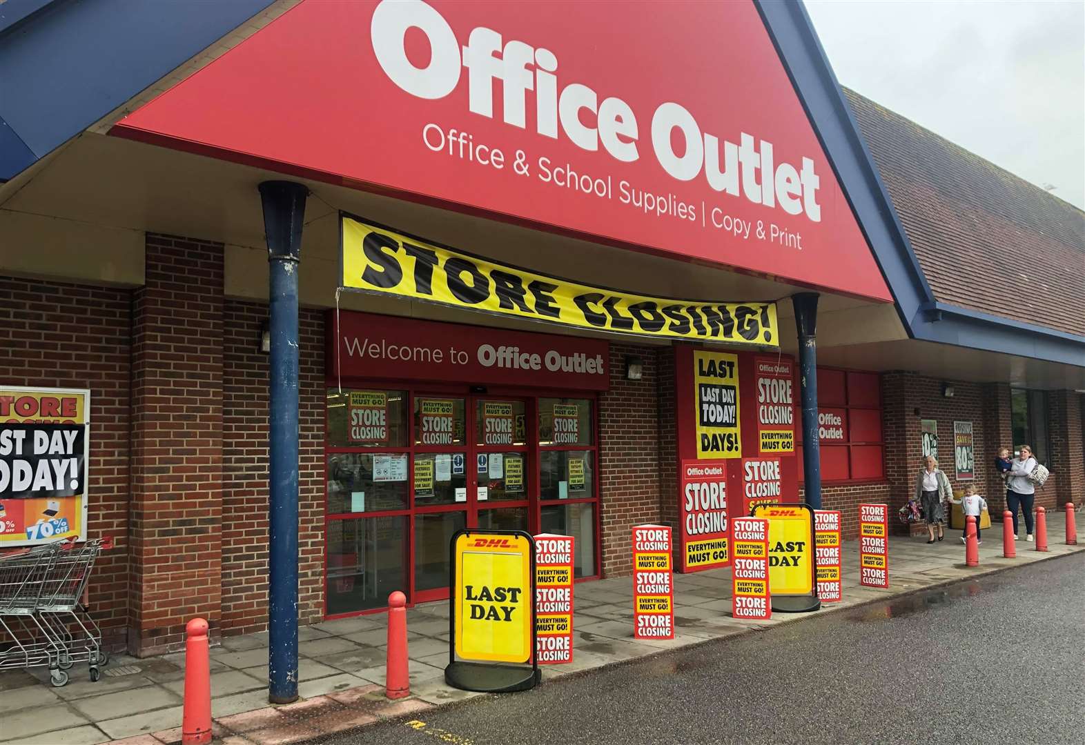 Office Outlet in Ashford's Warren Retail Park is closing