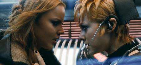 Abbie Cornish (left) as Sweet Pea and Jena Malone as Rocket in Sucker Punch