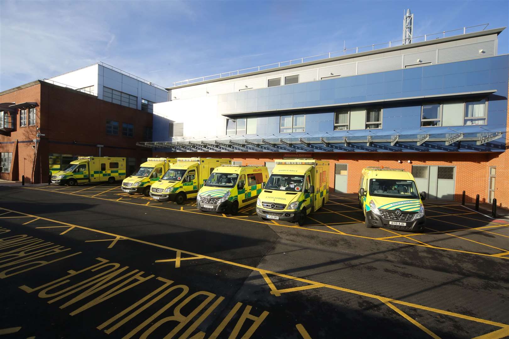 Ambulance arrivals at hospitals across Kent have increased in a week to 3,354 on January 23