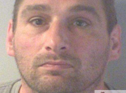 Tommy Arnold, 40, Bidborough jailed for beating up his girlfriend (4946474)
