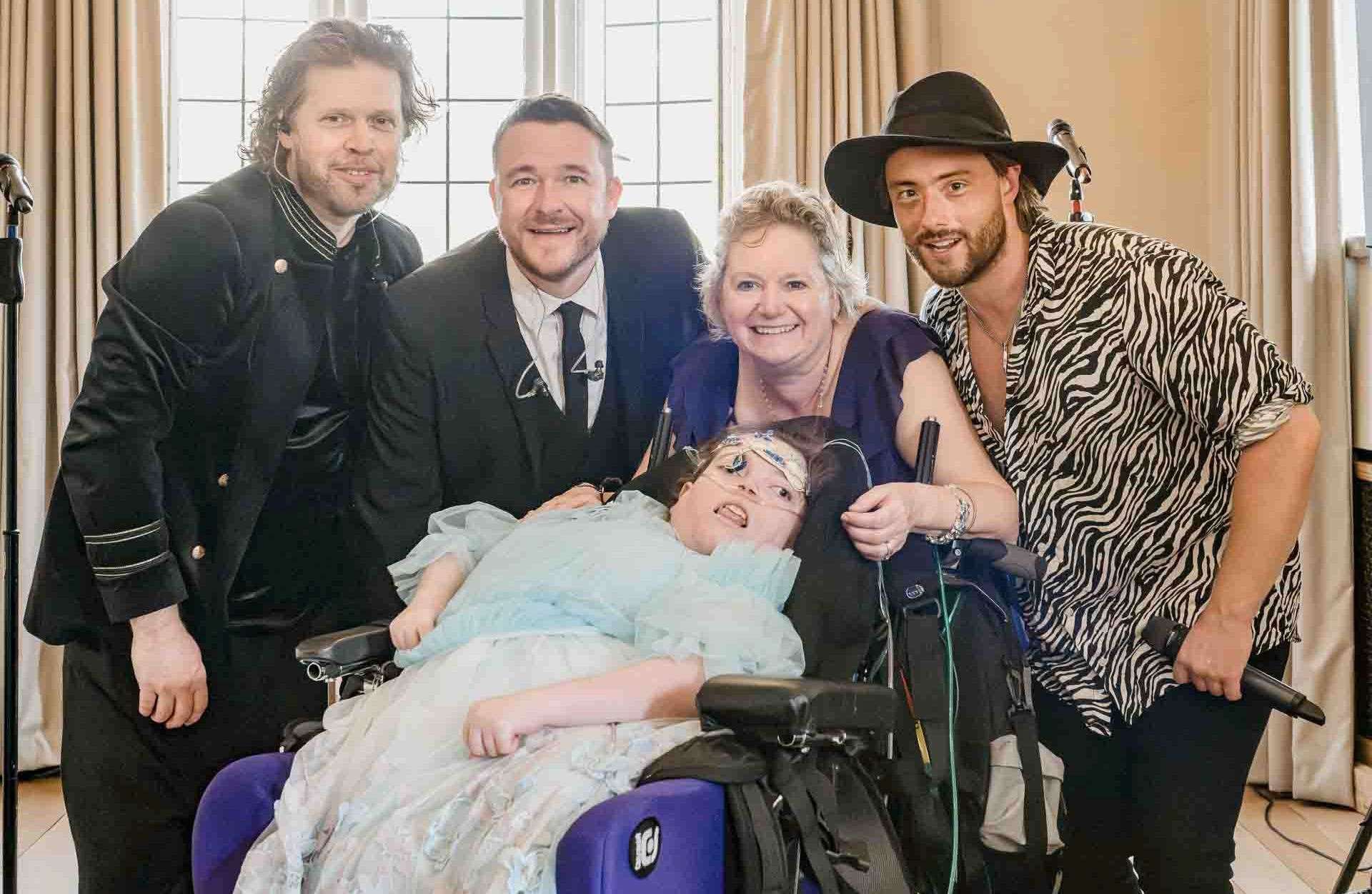 Elke Wisbey with mum Glynnis and Take That tribute band Rule The World at her 21st birthday bash at Leeds Castle Photo credit: Fiona Beadle Photography