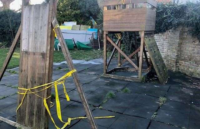The children’s play area has clearly seen better days and was covered in yellow ‘caution’ tape. I’m sure it will receive attention ahead of the spring.