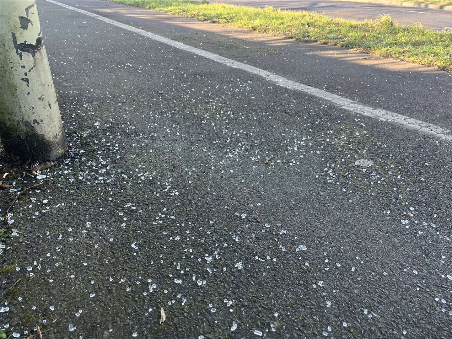 Four street lamps in Kennington were smashed last week leaving glass shards scattered on the pavement along Trinity Road