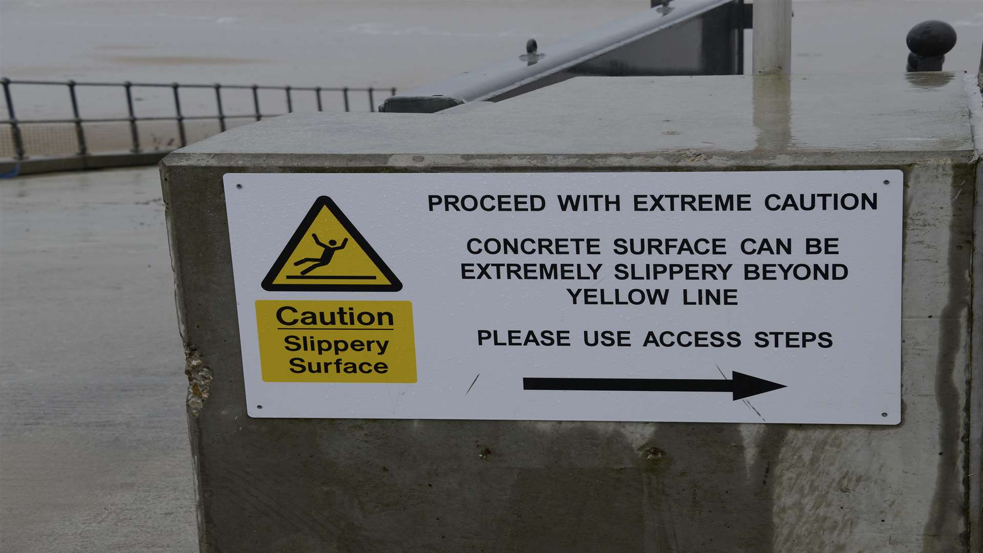 Warnings to walkers at Dymchurch