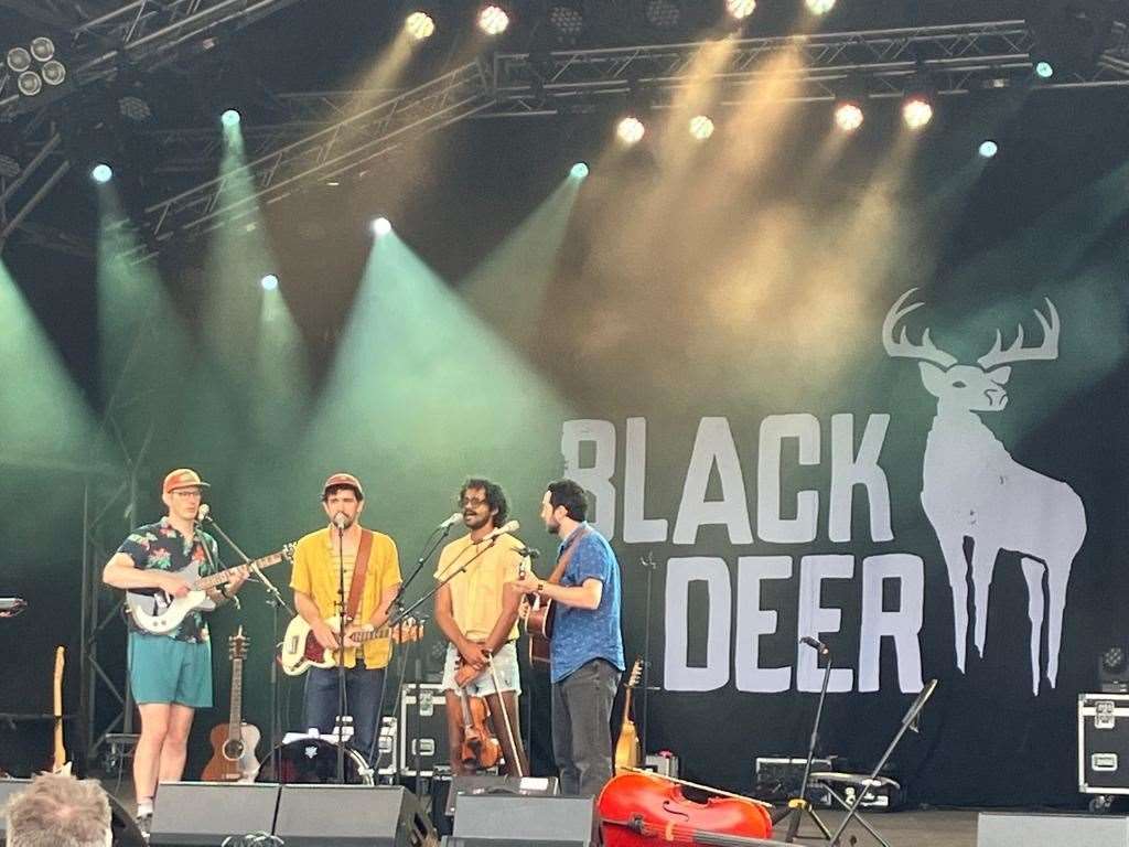 Darlingside performing on the main stage