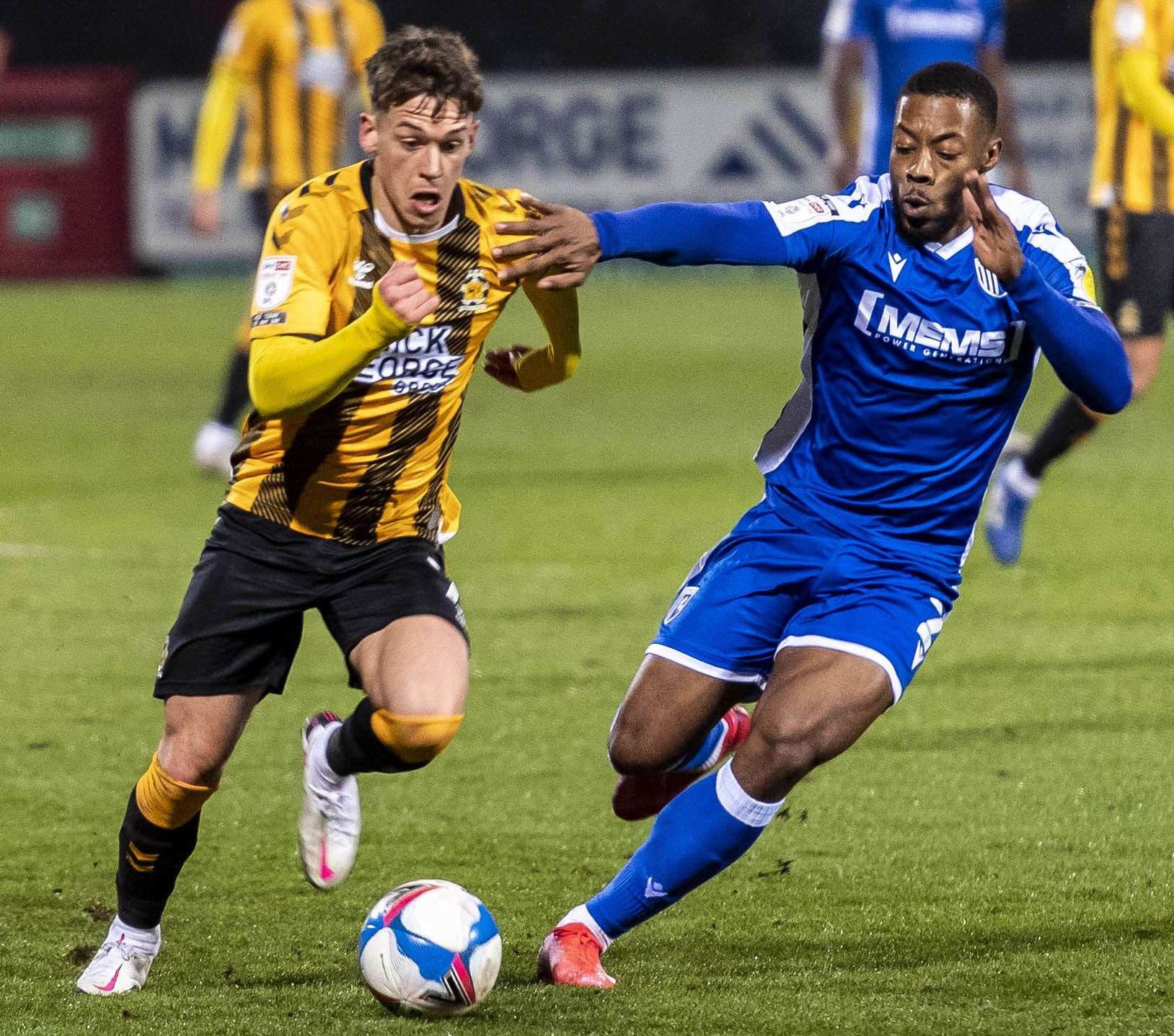 Gills defender Ryan Jackson gives chase against Cambridge United's Luke Hannant. Picture: Keith Heppell (43471003)