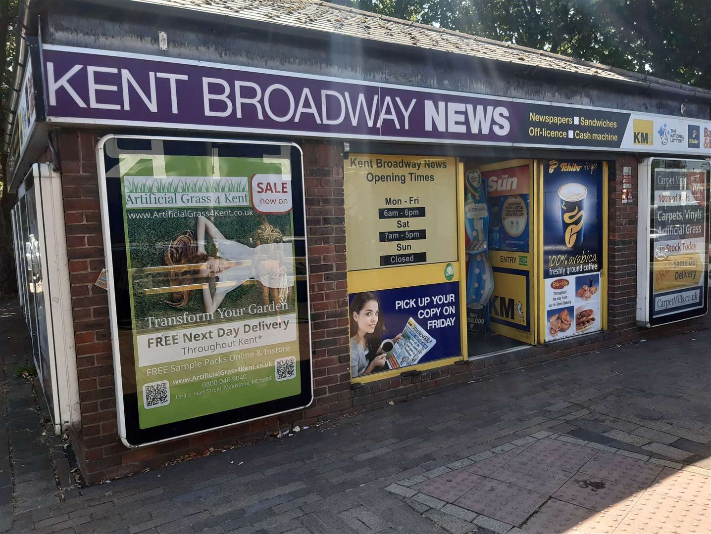 Kent Broadway News: the kiosk is in the way