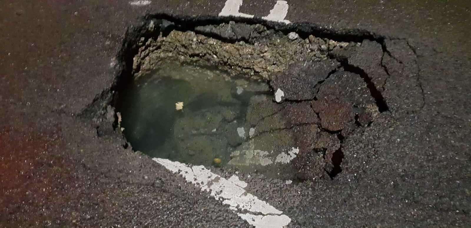 The sinkhole in Brent Hill (5265620)