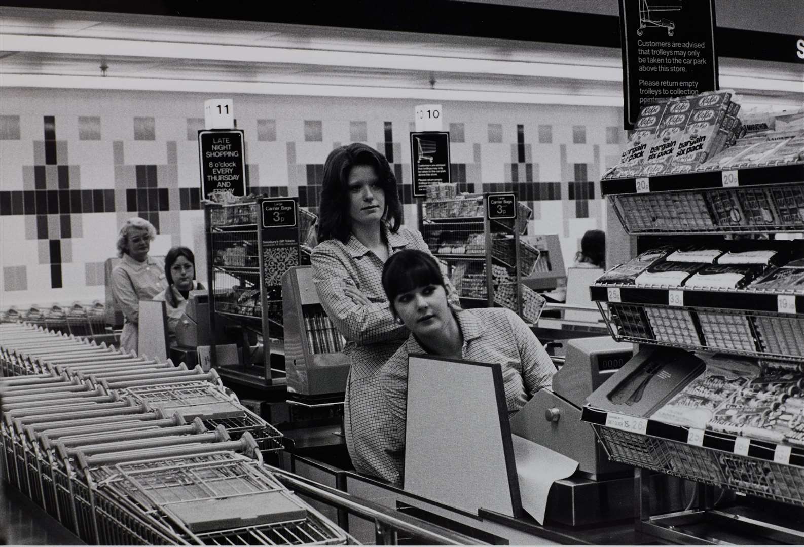 Cashiers get ready for customers in Pentagon Court, Chatham, in 1976. Picture: The Sainsbury Archive, Museum of London Docklands