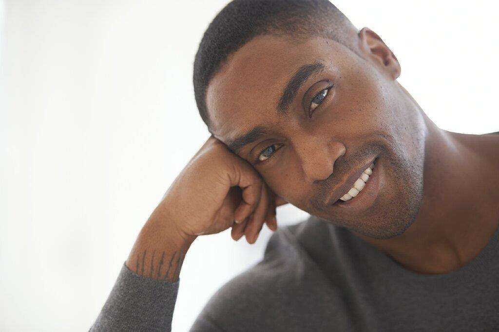 Simon Webbe will perform at a concert at the Priestfield Stadium to raise money for Kelly Wright's treatment