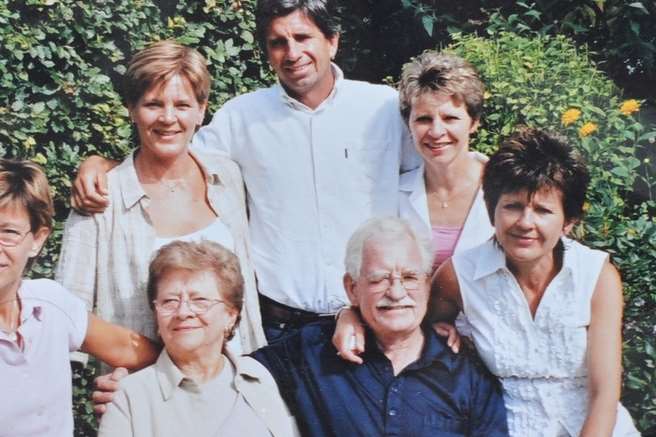 Frank Foster, sitting at the front in a blue shirt, with his family. Picture: SWNS.com