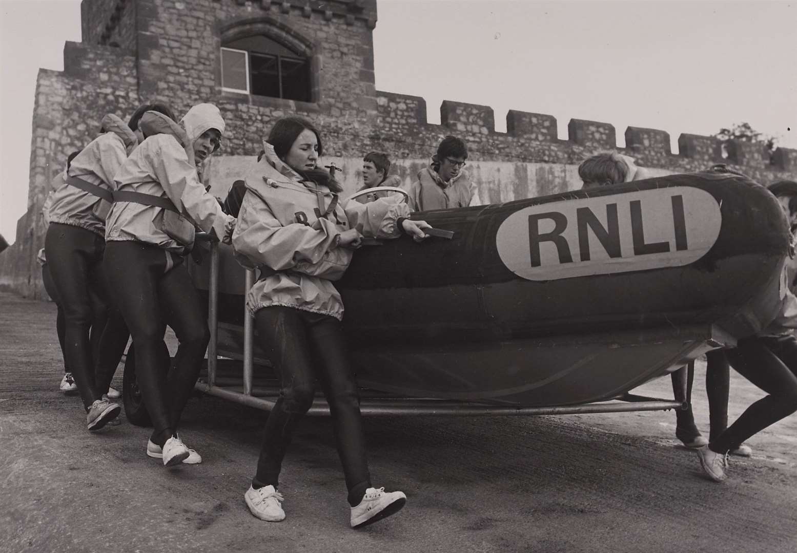 Norwegian student Elizabeth Hostvedt in 1969 became the first woman qualified to command an RNLI inshore lifeboat after passing a full medical and proving she had the ‘physique to stand up to an arduous service’. Image: RNLI.