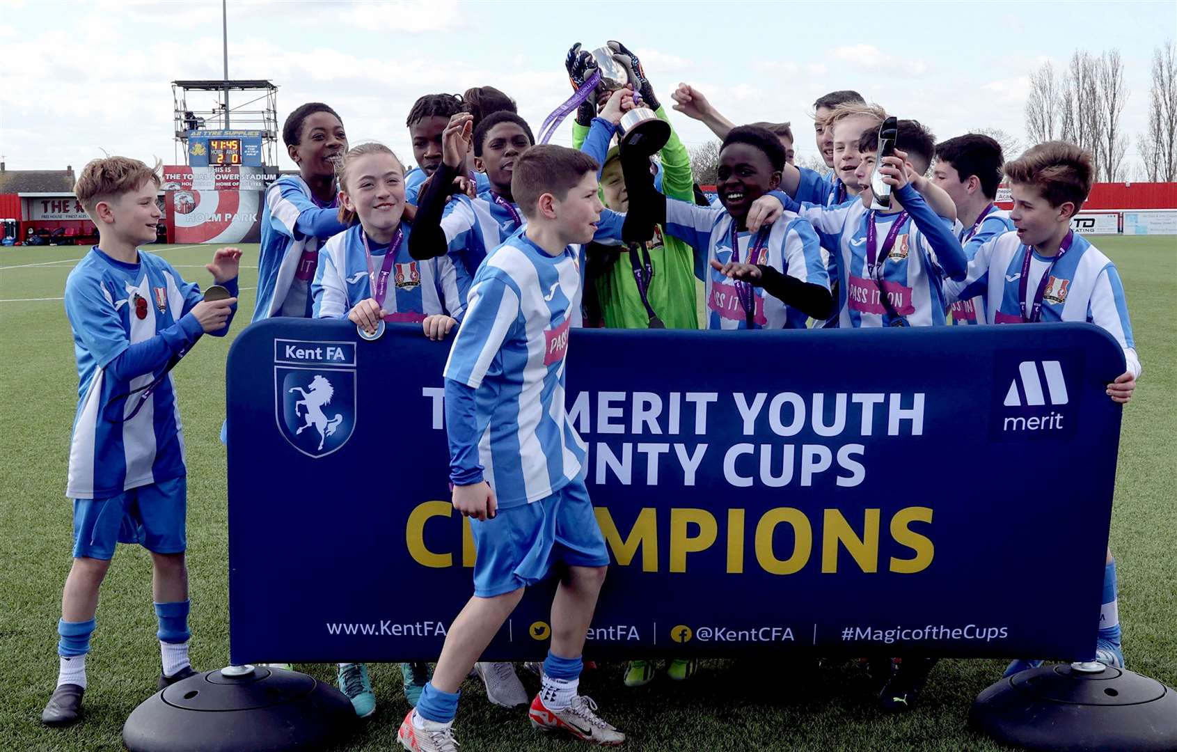 Metrogas celebrate winning the Kent Merit Under-13 Boys Cup Final. Picture: PSP Images